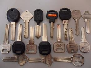 各种车钥匙配钥匙机,火爆款配钥匙机,卧式钥匙机销售