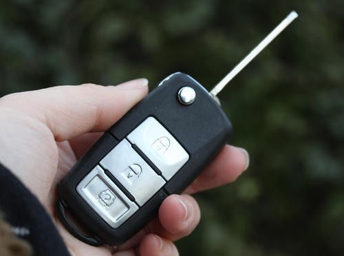 配汽车遥控钥匙多少钱